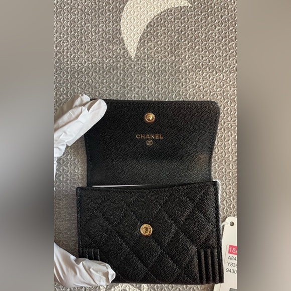 Price is firm NWT Chanel le boy card holder/compact wallet - Picture 9 of 11